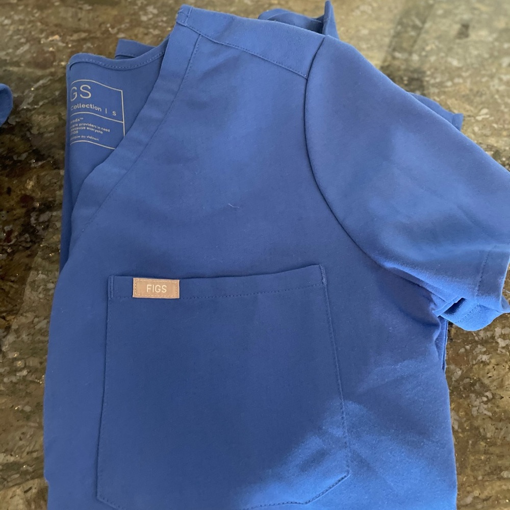 Figs yola tall skinny pants and Catarina one pocket top small, royal blue